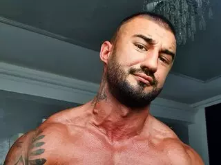 MuscleKurt webcam naked show